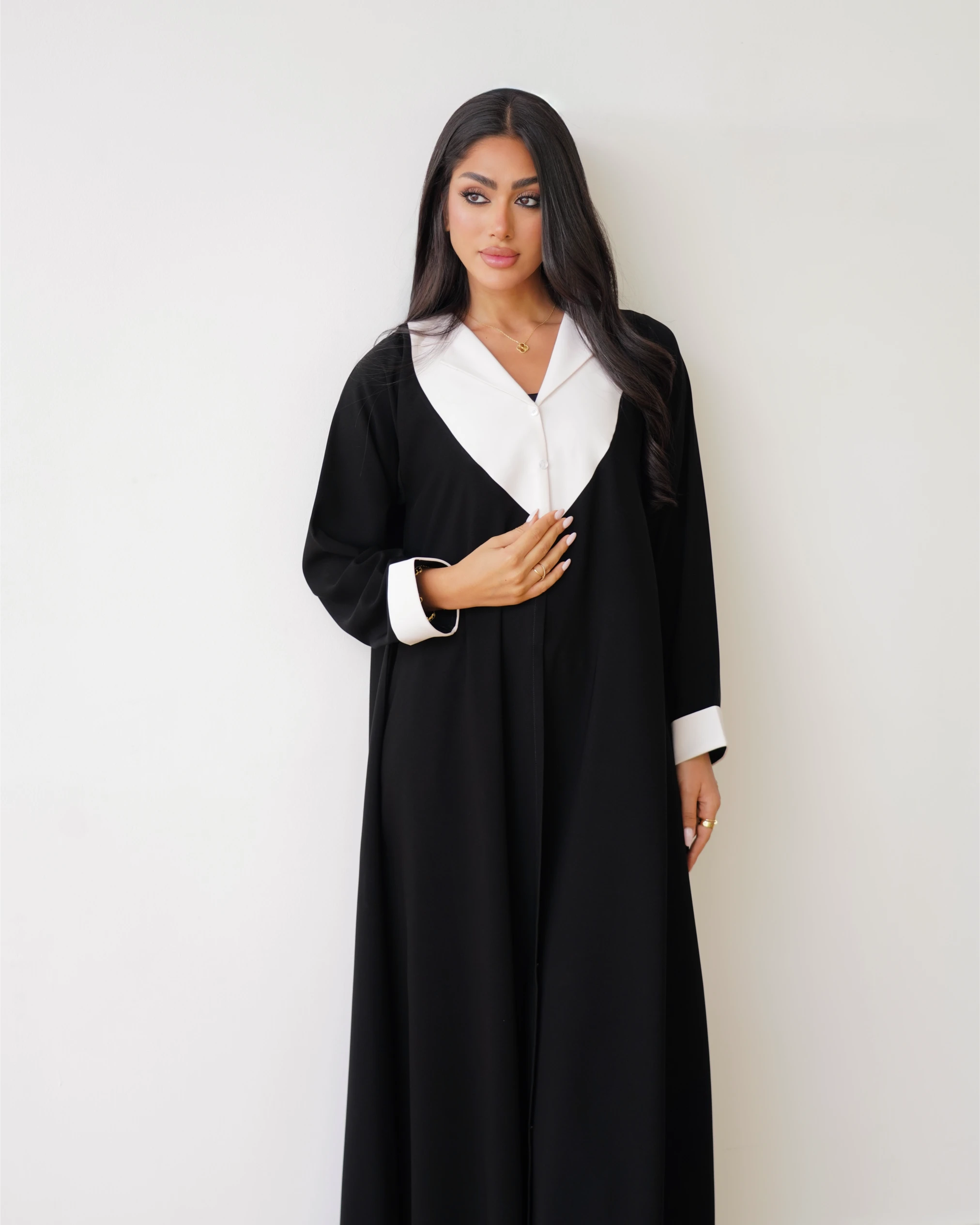 Smart Abaya | Black & White