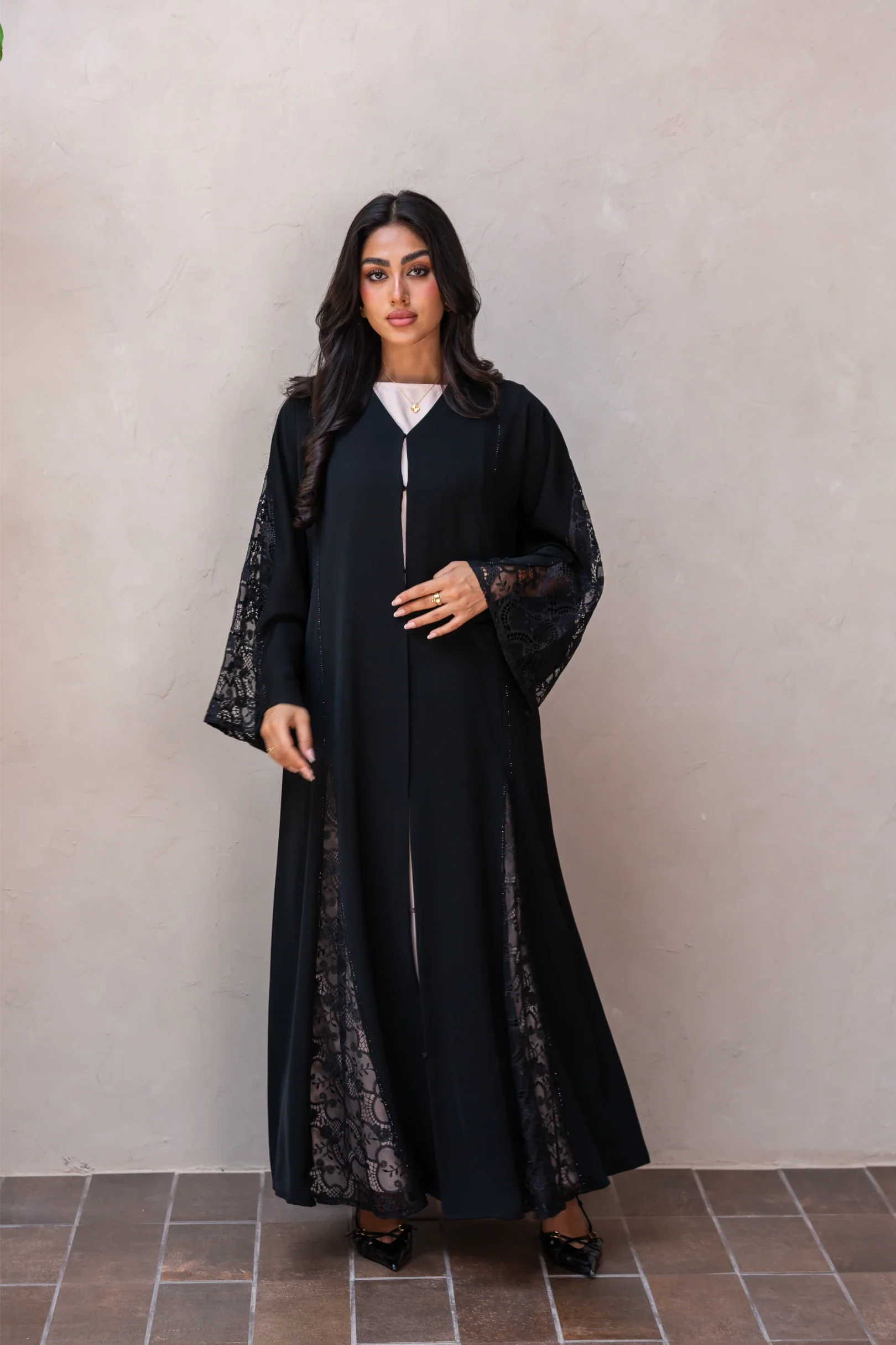 Asayel Abaya | Black