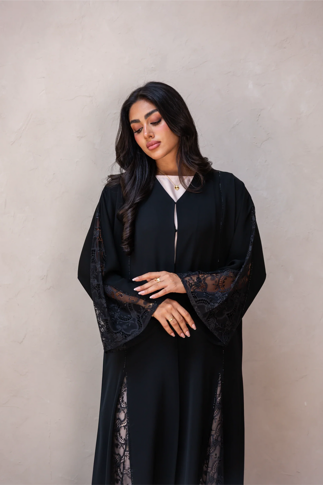 Asayel Abaya | Black