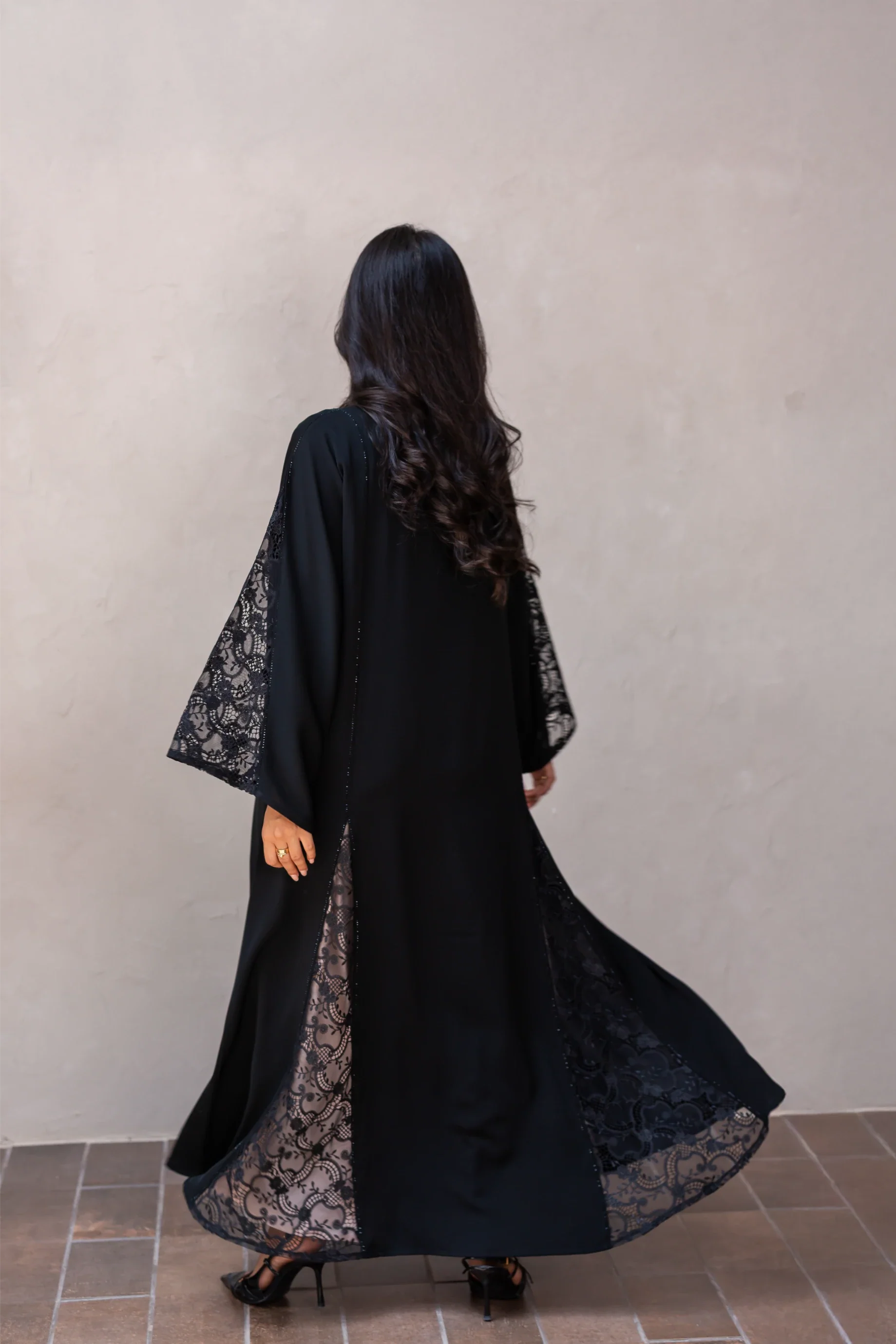 Asayel Abaya | Black