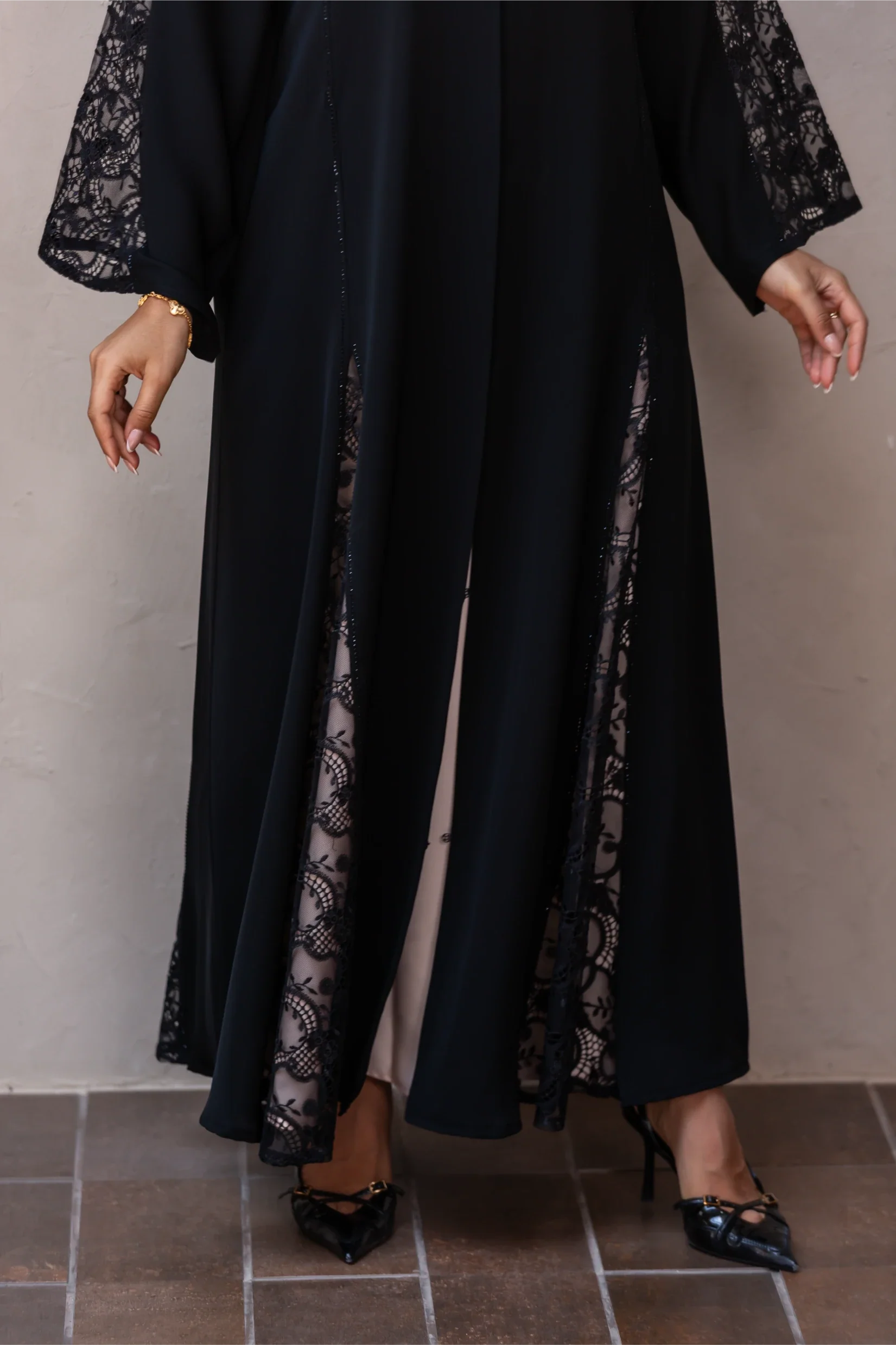 Asayel Abaya | Black