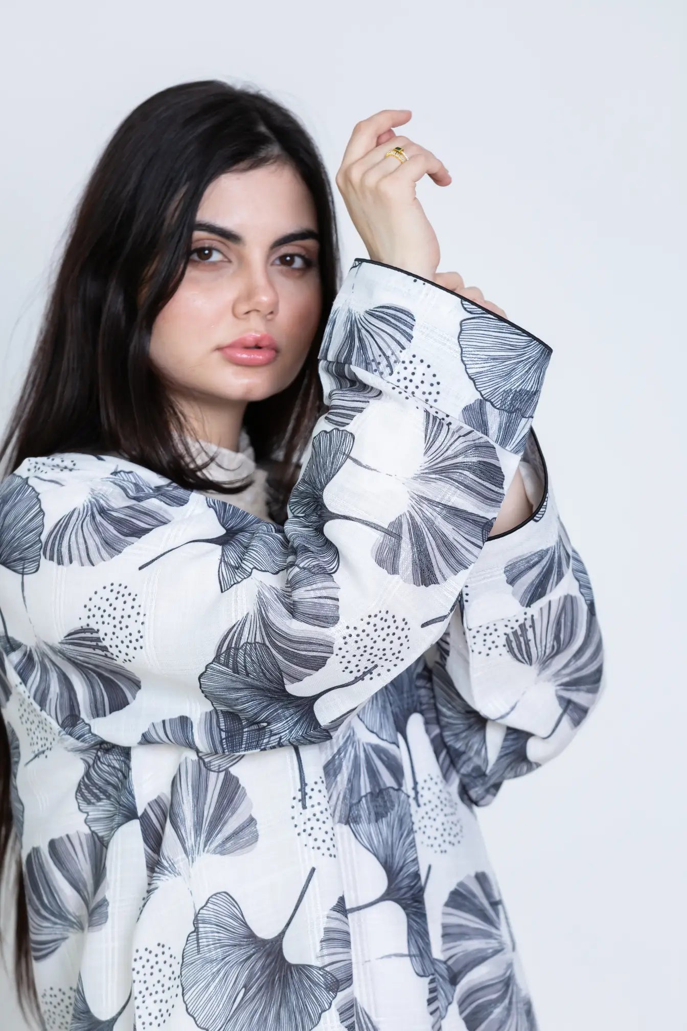 Leen Abaya | White