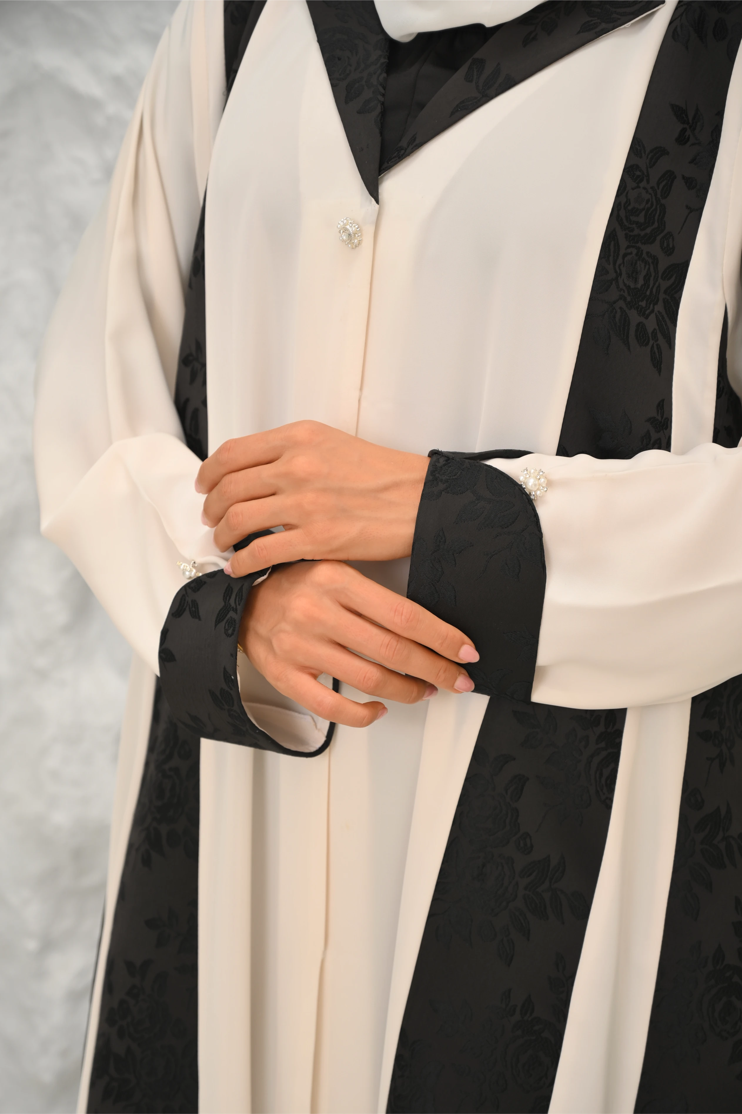 Lilia Abaya | White Mixed Black