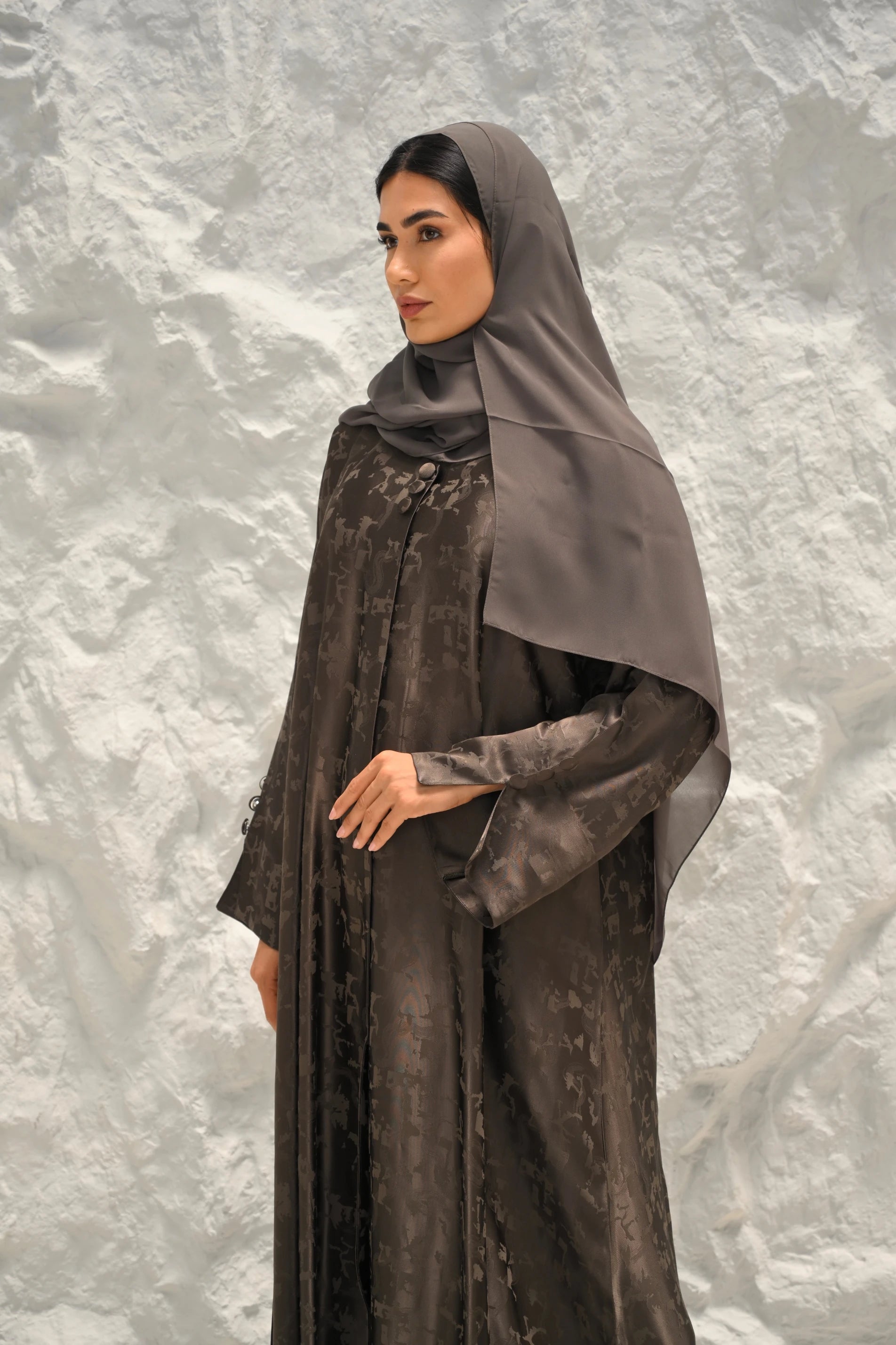 Zahia Abaya Iron