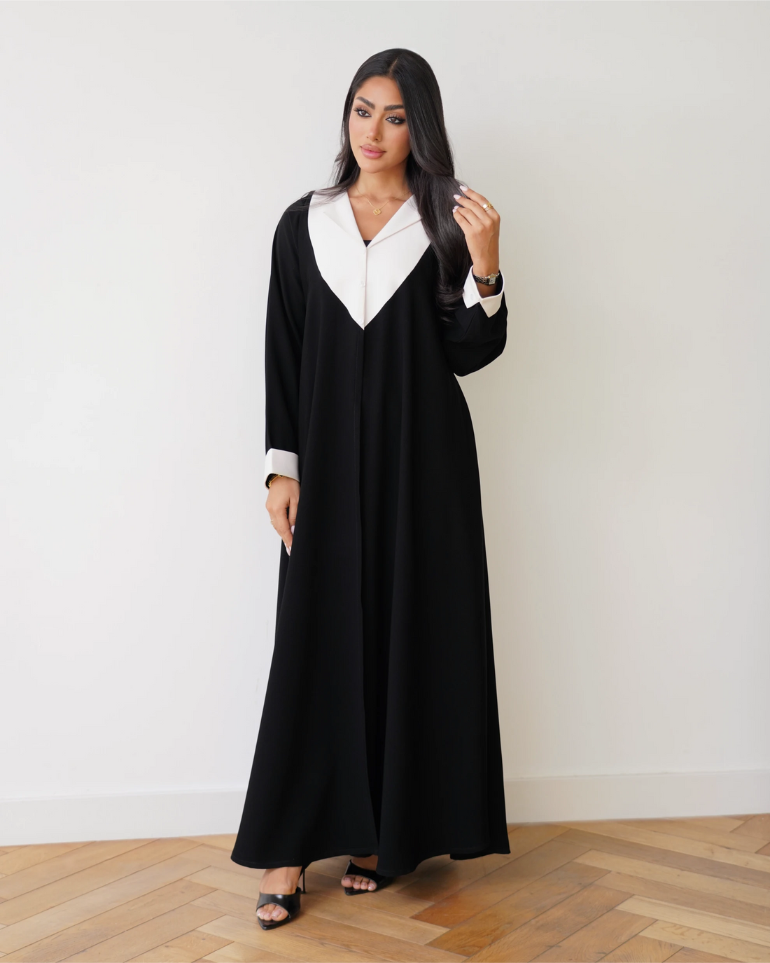 Smart Abaya | Black & White