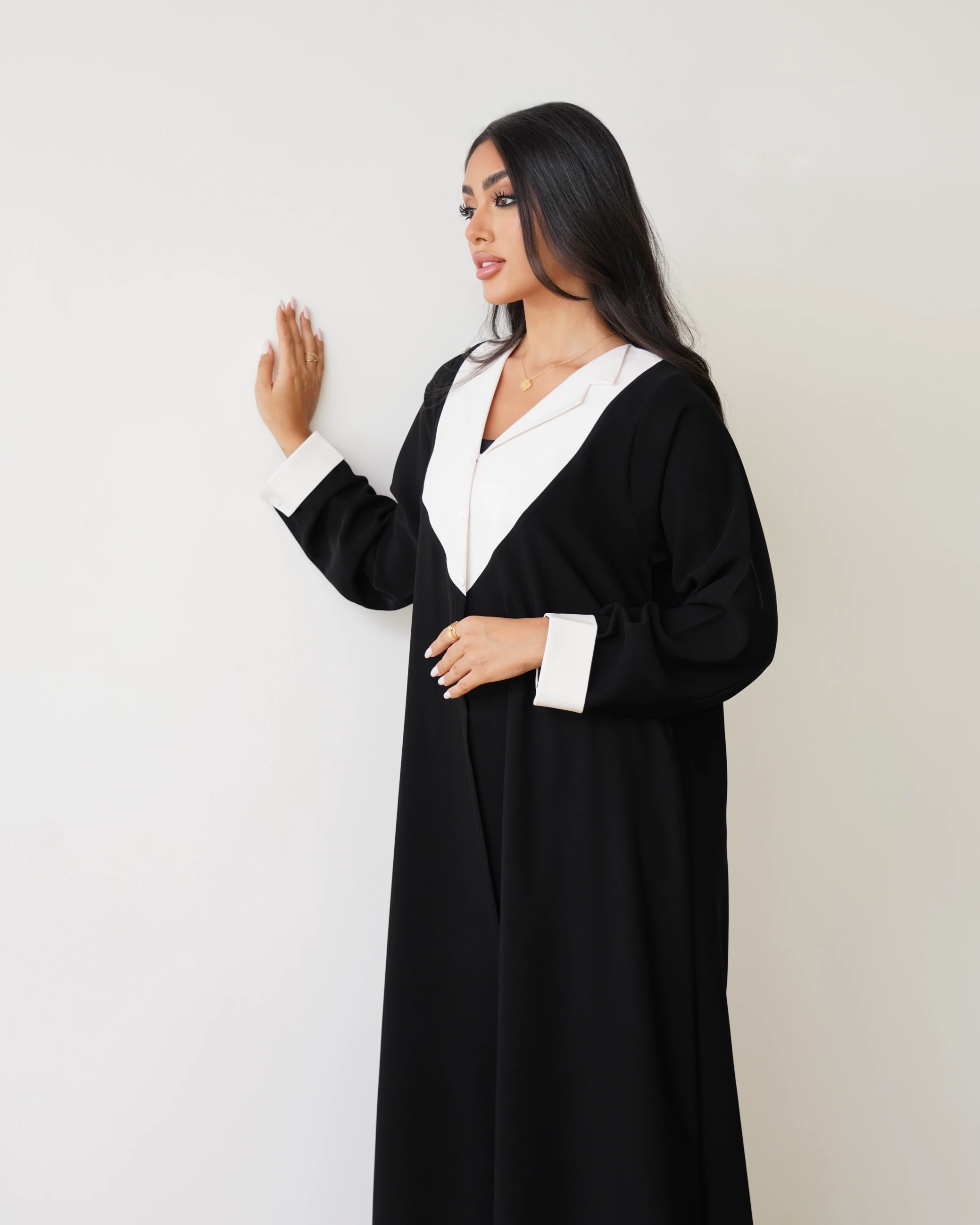 Smart Abaya | Black & White